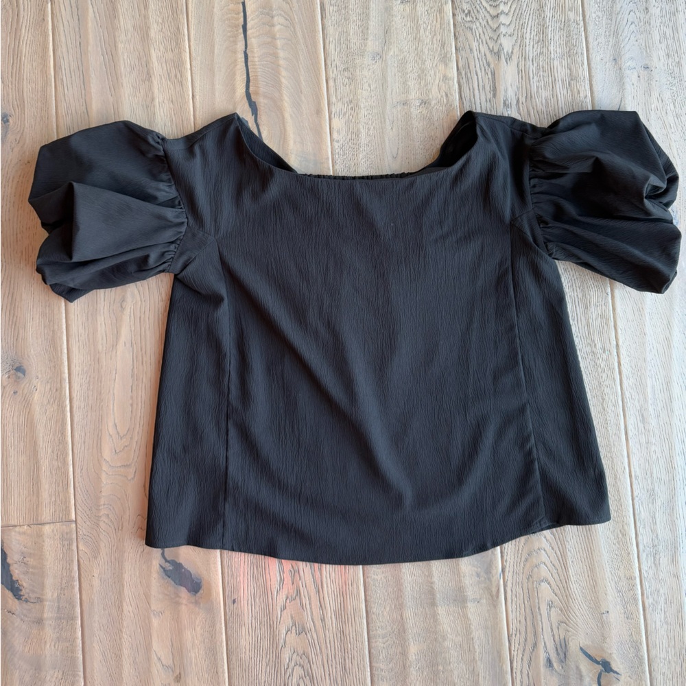 Entro puff sleeve Top- NWT